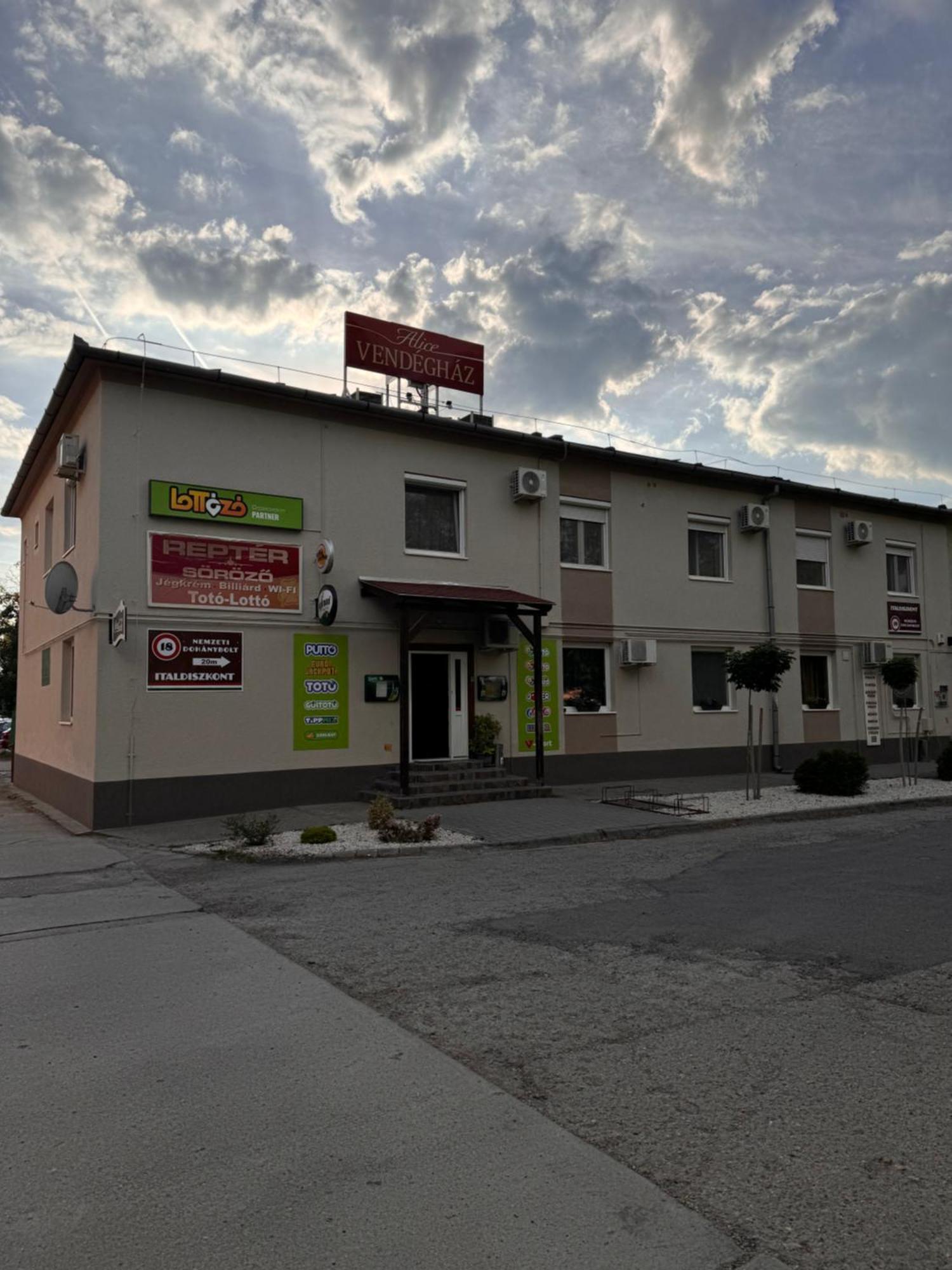 Alice Vendeghaz Bed & Breakfast Kalocsa Eksteriør bilde